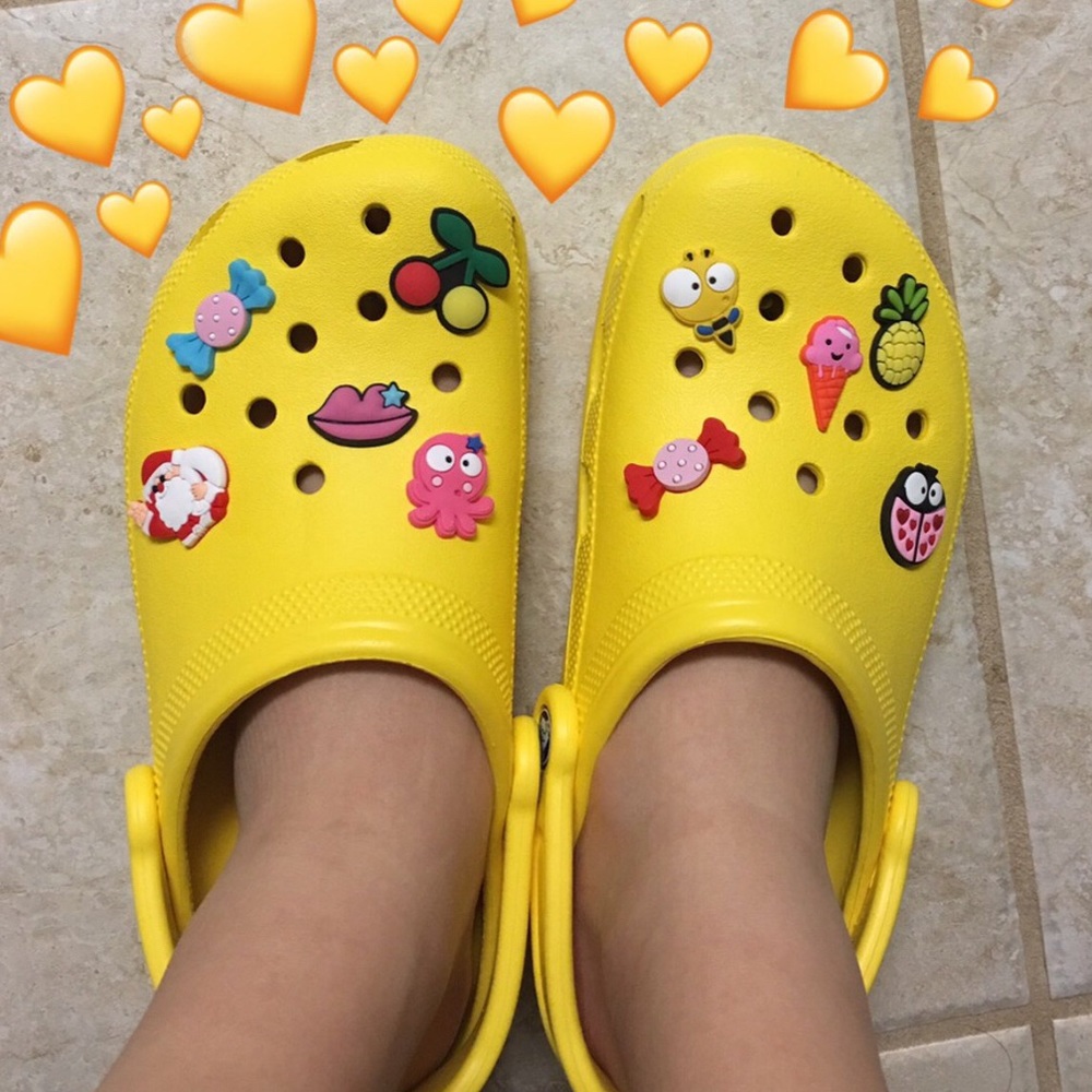 YELLOW CLOG CROCS